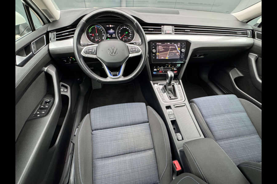 Volkswagen Passat Variant 1.4 TSI PHEV GTE * Trekhaak * Camera * Stuurverwarming * Massage *