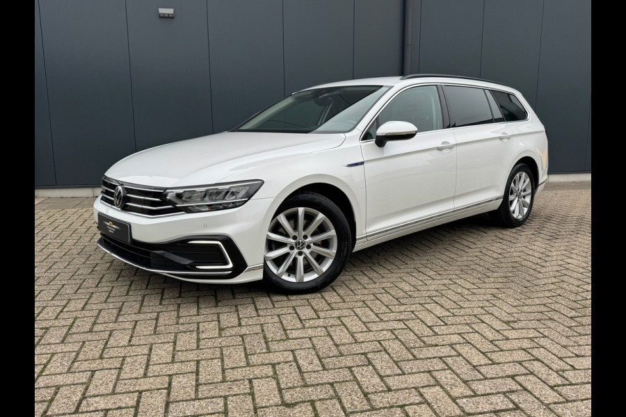 Volkswagen Passat Variant 1.4 TSI PHEV GTE * Trekhaak * Camera * Stuurverwarming * Massage *
