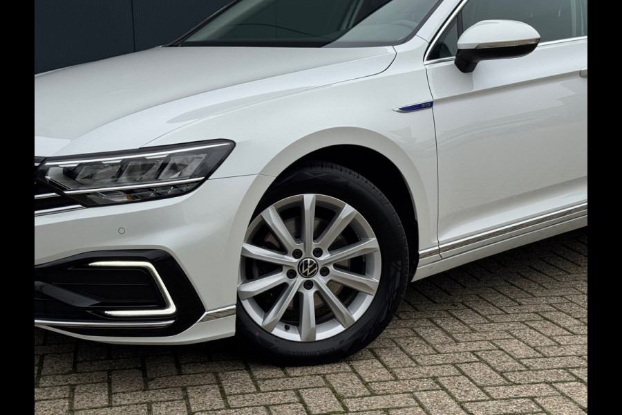 Volkswagen Passat Variant 1.4 TSI PHEV GTE * Trekhaak * Camera * Stuurverwarming * Massage *