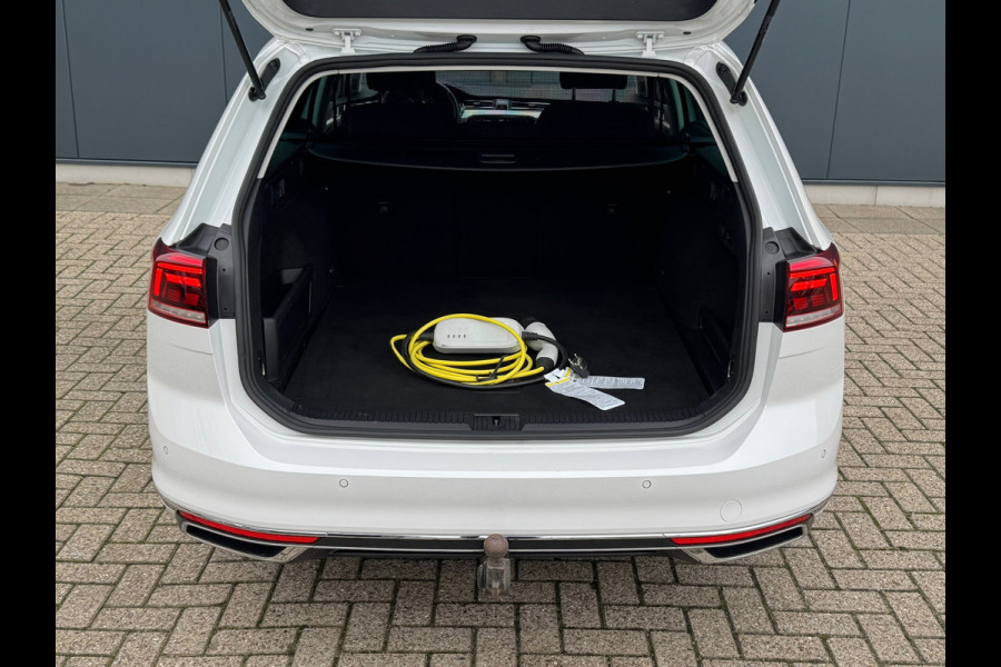 Volkswagen Passat Variant 1.4 TSI PHEV GTE * Trekhaak * Camera * Stuurverwarming * Massage *
