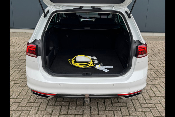 Volkswagen Passat Variant 1.4 TSI PHEV GTE * Trekhaak * Camera * Stuurverwarming * Massage *