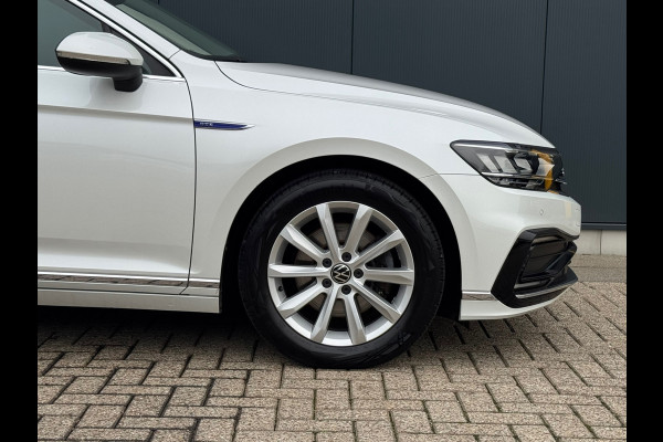 Volkswagen Passat Variant 1.4 TSI PHEV GTE * Trekhaak * Camera * Stuurverwarming * Massage *