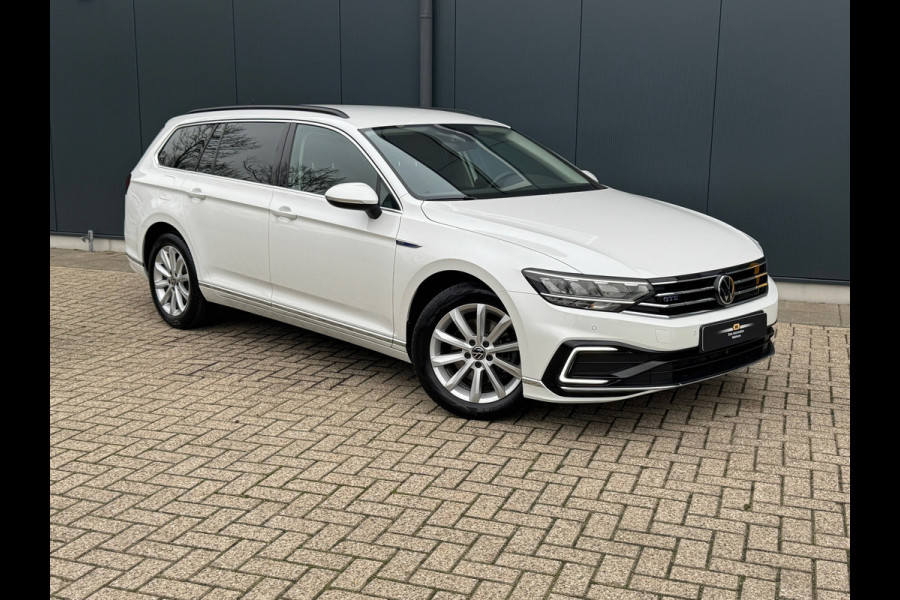 Volkswagen Passat Variant 1.4 TSI PHEV GTE * Trekhaak * Camera * Stuurverwarming * Massage *