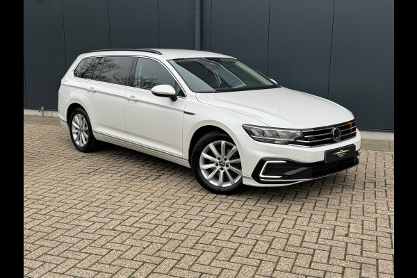 Volkswagen Passat Variant 1.4 TSI PHEV GTE * Trekhaak * Camera * Stuurverwarming * Massage *