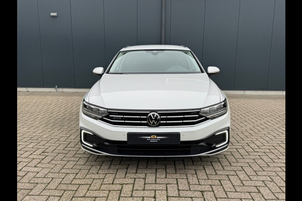 Volkswagen Passat Variant 1.4 TSI PHEV GTE * Trekhaak * Camera * Stuurverwarming * Massage *
