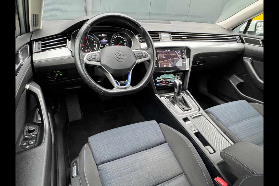 Volkswagen Passat Variant 1.4 TSI PHEV GTE * Trekhaak * Camera * Stuurverwarming * Massage *