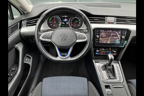 Volkswagen Passat Variant 1.4 TSI PHEV GTE * Trekhaak * Camera * Stuurverwarming * Massage *
