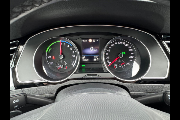 Volkswagen Passat Variant 1.4 TSI PHEV GTE * Trekhaak * Camera * Stuurverwarming * Massage *