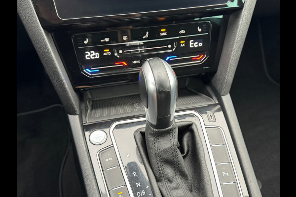 Volkswagen Passat Variant 1.4 TSI PHEV GTE * Trekhaak * Camera * Stuurverwarming * Massage *