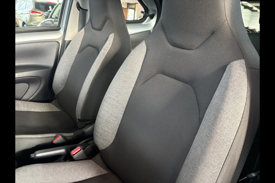 Toyota Aygo X 1.0 VVT-i MT Play 5-drs. CAMERA/CARPLAY/DAB/ADAPT.CRUISE