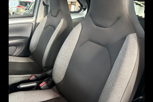 Toyota Aygo X 1.0 VVT-i MT Play 5-drs. CAMERA/CARPLAY/DAB/ADAPT.CRUISE