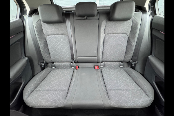 Volkswagen Golf 1.0 TSI Life * Carplay * Parkeersensoren * Adaptieve Cruise Control *