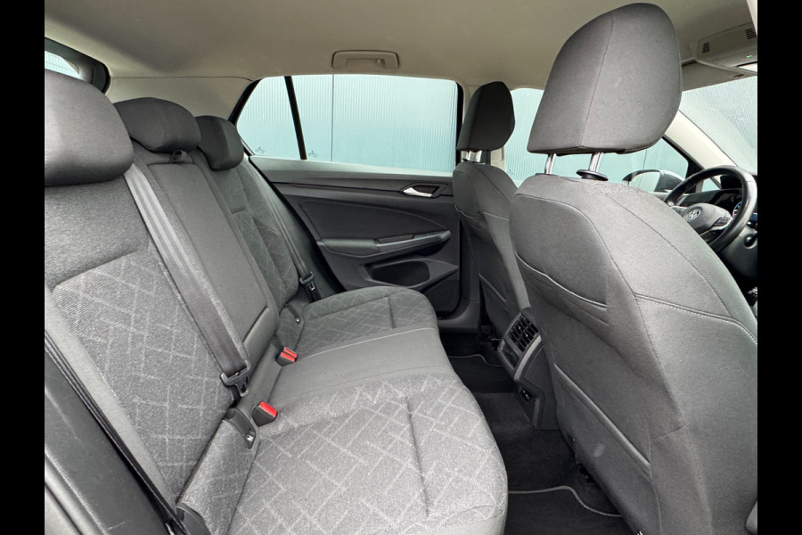 Volkswagen Golf 1.0 TSI Life * Carplay * Parkeersensoren * Adaptieve Cruise Control *