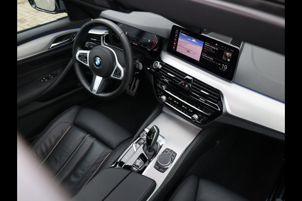 BMW 5 Serie Touring 530i High Executive M-Sport 20inch / Bernina Grau / Pano / Camera / Laser