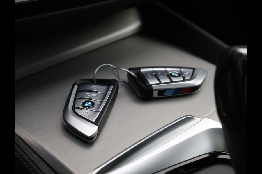 BMW 5 Serie Touring 530i High Executive M-Sport 20inch / Bernina Grau / Pano / Camera / Laser