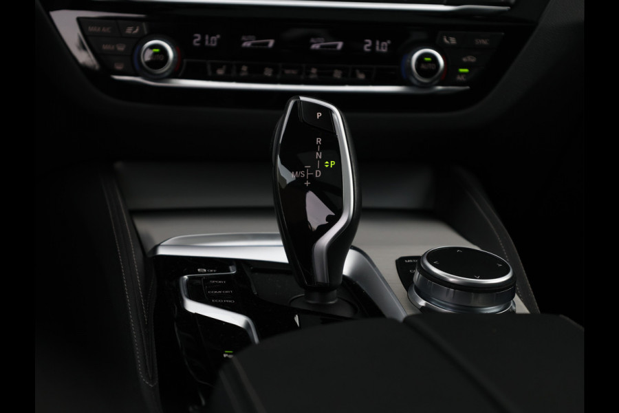 BMW 5 Serie Touring 530i High Executive M-Sport 20inch / Bernina Grau / Pano / Camera / Laser