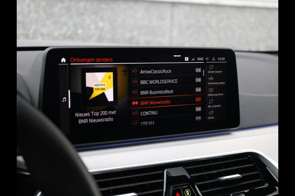 BMW 5 Serie Touring 530i High Executive M-Sport 20inch / Bernina Grau / Pano / Camera / Laser