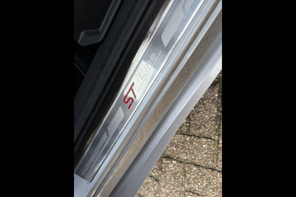 Ford Kuga 1.5 EcoBoost ST Line 150pk Achteruitrijcamera | Bi-Xenon Koplampen | Voorruit verwarming | 2.000kg Trekgewicht