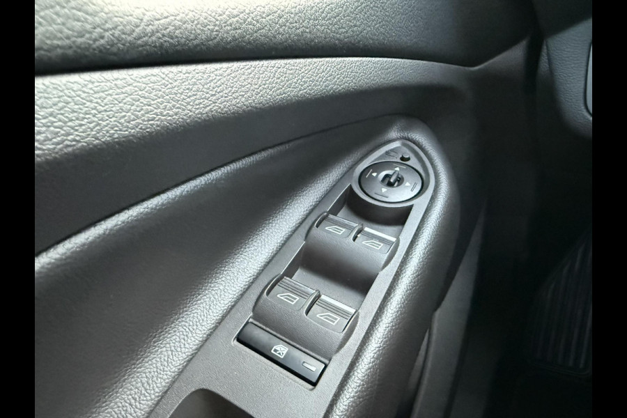 Ford Kuga 1.5 EcoBoost ST Line 150pk Achteruitrijcamera | Bi-Xenon Koplampen | Voorruit verwarming | 2.000kg Trekgewicht