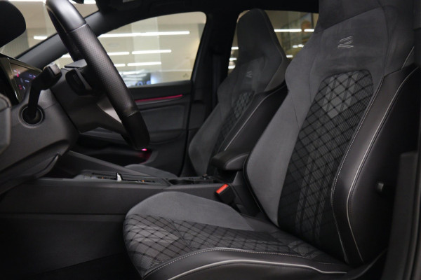 Volkswagen Golf 1.5 eTSI R-Line Business PANO/HK/CAM/CARPLAY/ACC/DCC/VOL