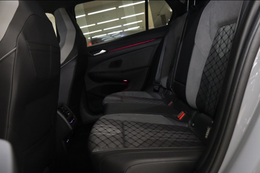 Volkswagen Golf 1.5 eTSI R-Line Business PANO/HK/CAM/CARPLAY/ACC/DCC/VOL