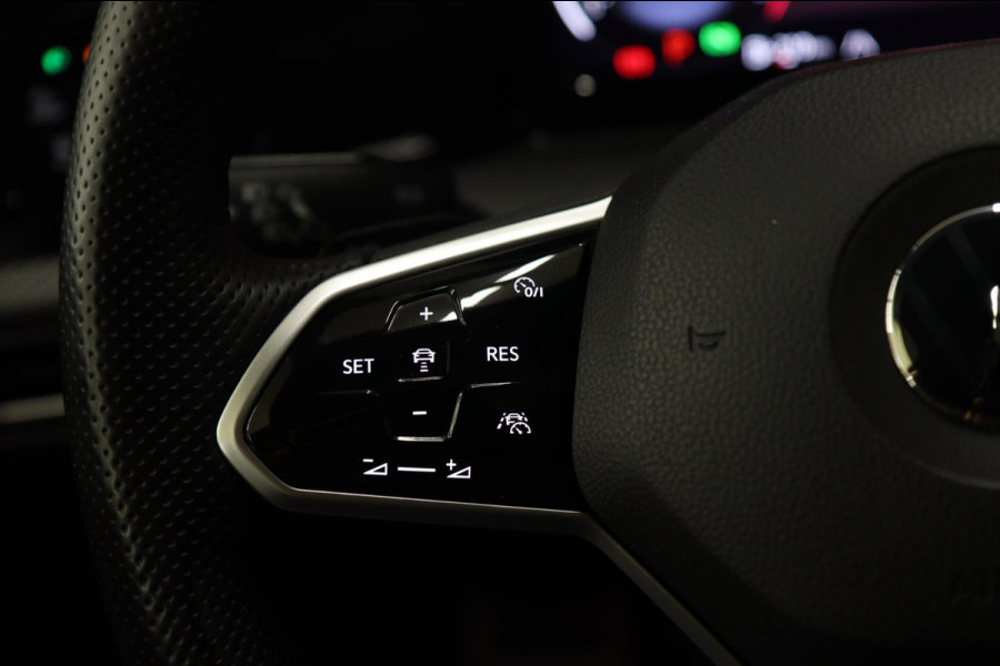 Volkswagen Golf 1.5 eTSI R-Line Business PANO/HK/CAM/CARPLAY/ACC/DCC/VOL