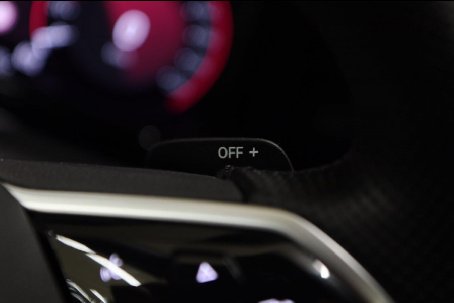 Volkswagen Golf 1.5 eTSI R-Line Business PANO/HK/CAM/CARPLAY/ACC/DCC/VOL