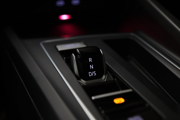 Volkswagen Golf 1.5 eTSI R-Line Business PANO/HK/CAM/CARPLAY/ACC/DCC/VOL