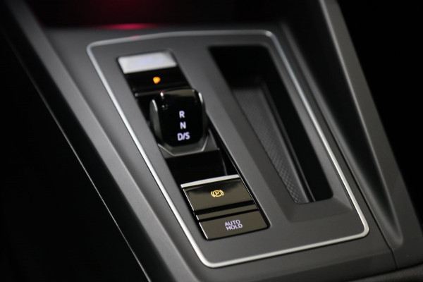 Volkswagen Golf 1.5 eTSI R-Line Business PANO/HK/CAM/CARPLAY/ACC/DCC/VOL