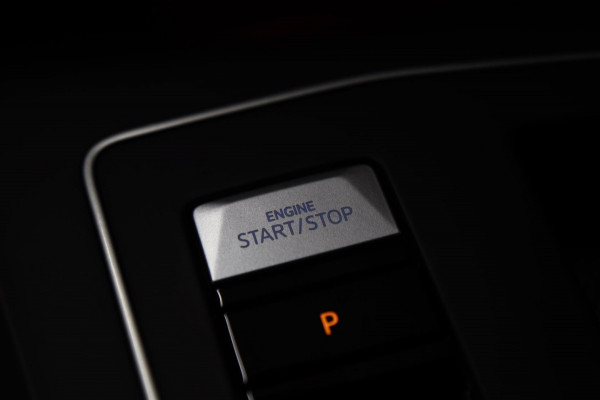 Volkswagen Golf 1.5 eTSI R-Line Business PANO/HK/CAM/CARPLAY/ACC/DCC/VOL