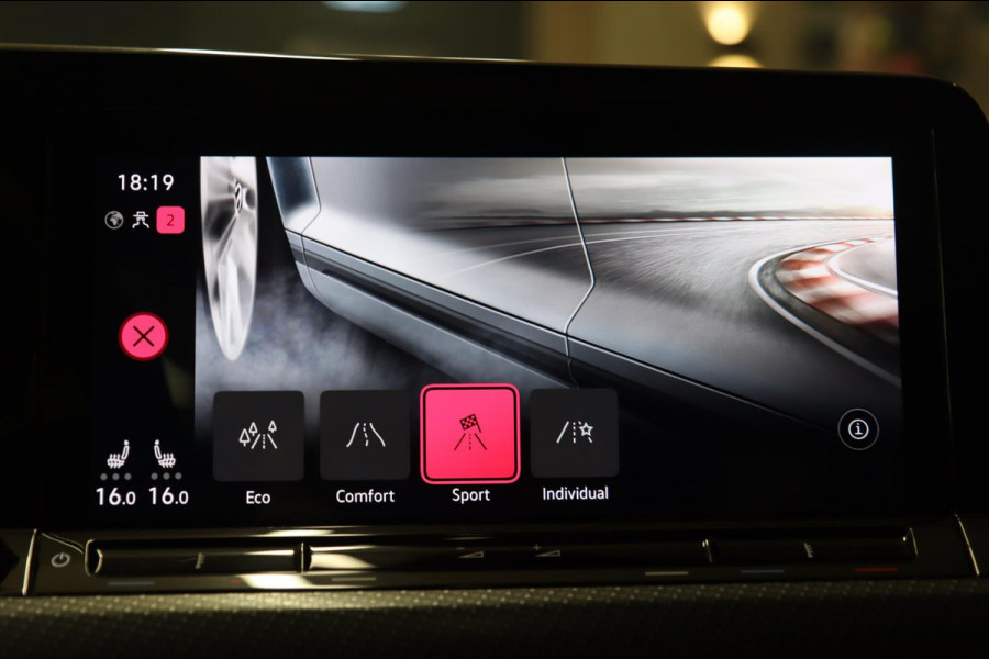 Volkswagen Golf 1.5 eTSI R-Line Business PANO/HK/CAM/CARPLAY/ACC/DCC/VOL