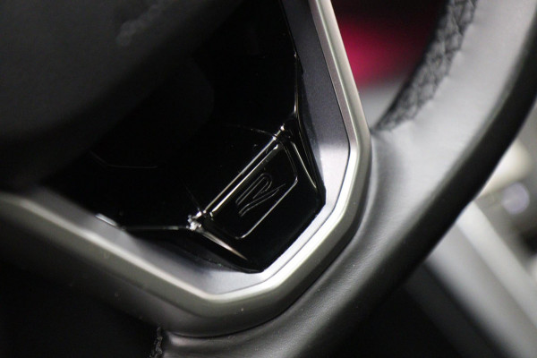 Volkswagen Golf 1.5 eTSI R-Line Business PANO/HK/CAM/CARPLAY/ACC/DCC/VOL