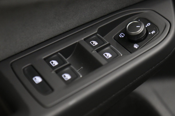 Volkswagen Golf 1.5 eTSI R-Line Business PANO/HK/CAM/CARPLAY/ACC/DCC/VOL