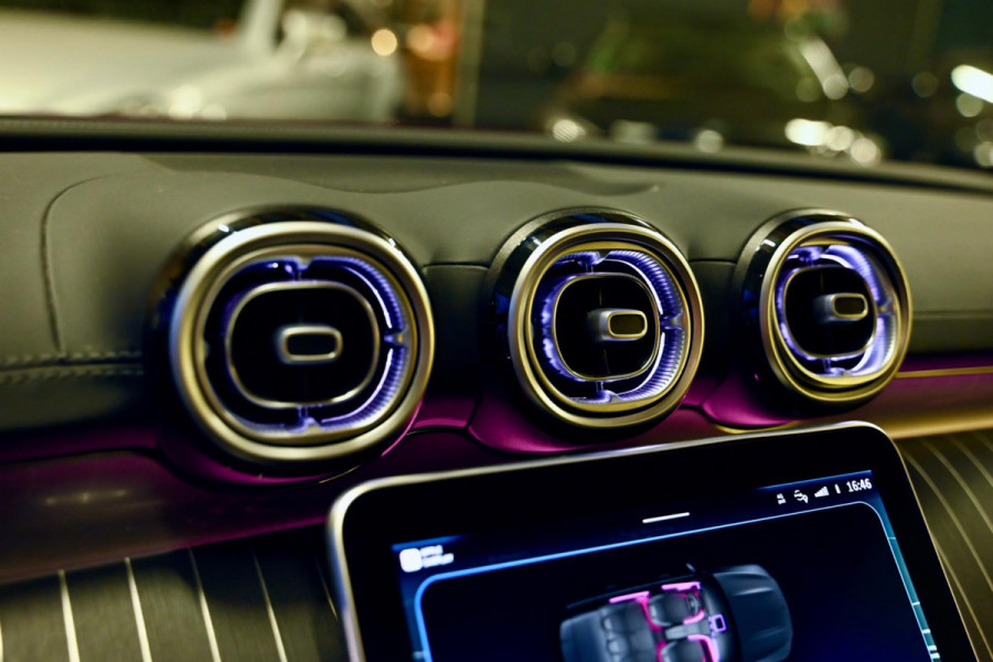Mercedes-Benz C-Klasse Estate 300 e AMG Line - Stoelventilatie - Memory - Distronic - HUD - Volleer - Stuurverwarming - Trekhaak -