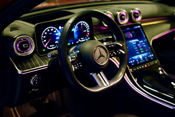 Mercedes-Benz C-Klasse Estate 300 e AMG Line - Stoelventilatie - Memory - Distronic - HUD - Volleer - Stuurverwarming - Trekhaak -