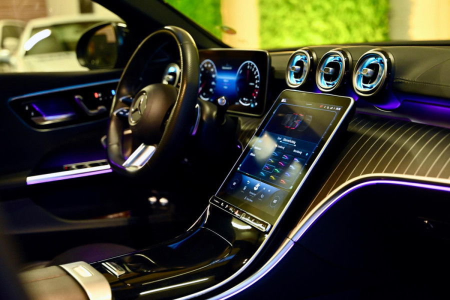 Mercedes-Benz C-Klasse Estate 300 e AMG Line - Stoelventilatie - Memory - Distronic - HUD - Volleer - Stuurverwarming - Trekhaak -