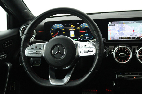 Mercedes-Benz A-Klasse 250 e Premium Plus (PANORAMADAK, STOELVERWARMING, ELEKTR STOELEN, CAMERA, SFEERVERLICHTING, SENSOREN)