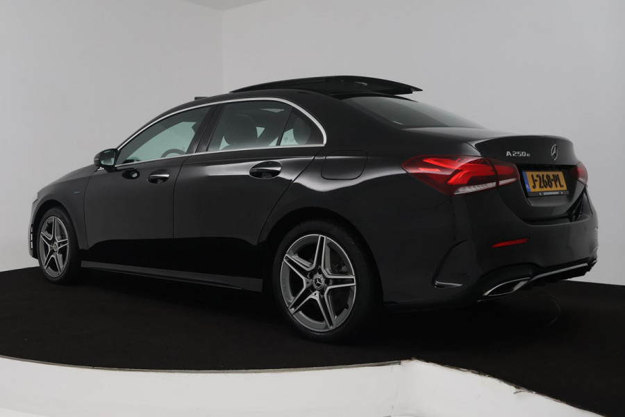 Mercedes-Benz A-Klasse 250 e Premium Plus (PANORAMADAK, STOELVERWARMING, ELEKTR STOELEN, CAMERA, SFEERVERLICHTING, SENSOREN)