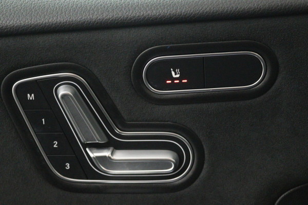 Mercedes-Benz A-Klasse 250 e Premium Plus (PANORAMADAK, STOELVERWARMING, ELEKTR STOELEN, CAMERA, SFEERVERLICHTING, SENSOREN)