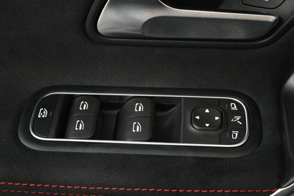 Mercedes-Benz A-Klasse 250 e Premium Plus (PANORAMADAK, STOELVERWARMING, ELEKTR STOELEN, CAMERA, SFEERVERLICHTING, SENSOREN)