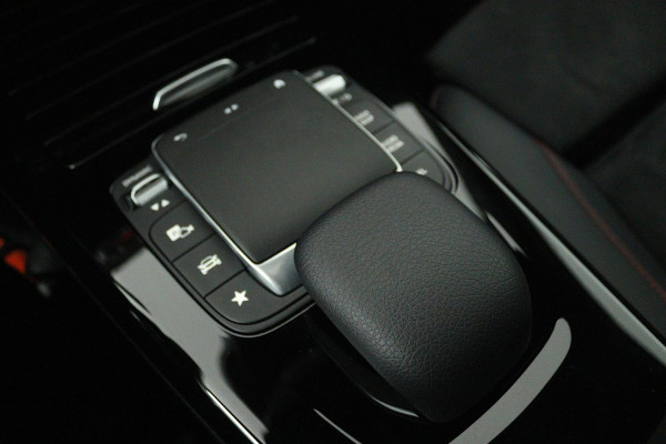 Mercedes-Benz A-Klasse 250 e Premium Plus (PANORAMADAK, STOELVERWARMING, ELEKTR STOELEN, CAMERA, SFEERVERLICHTING, SENSOREN)