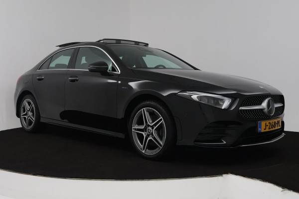 Mercedes-Benz A-Klasse 250 e Premium Plus (PANORAMADAK, STOELVERWARMING, ELEKTR STOELEN, CAMERA, SFEERVERLICHTING, SENSOREN)