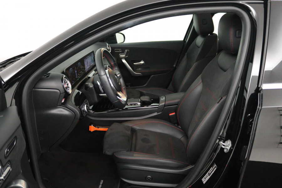 Mercedes-Benz A-Klasse 250 e Premium Plus (PANORAMADAK, STOELVERWARMING, ELEKTR STOELEN, CAMERA, SFEERVERLICHTING, SENSOREN)