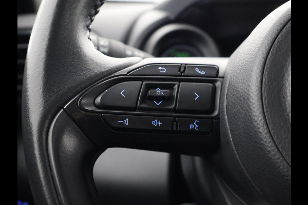 Toyota Yaris Cross 1.5 HYBRID BI-TONE PACK GARANTIE 11-2033 BIJNA 2024.CLIMA.CRUISE ADAPTIEF. PARKEER CAMERA.