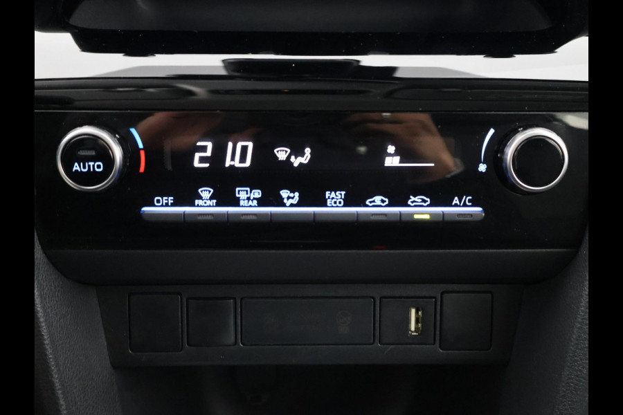 Toyota Yaris Cross 1.5 HYBRID BI-TONE PACK GARANTIE 11-2033 BIJNA 2024.CLIMA.CRUISE ADAPTIEF. PARKEER CAMERA.