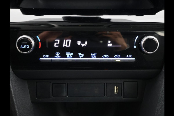 Toyota Yaris Cross 1.5 HYBRID BI-TONE PACK GARANTIE 11-2033 BIJNA 2024.CLIMA.CRUISE ADAPTIEF. PARKEER CAMERA.