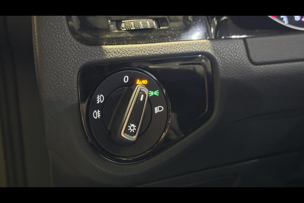 Volkswagen Golf 1.4 TSI Highline Business R | Dsg | Dodehoek | Carplay | Camera