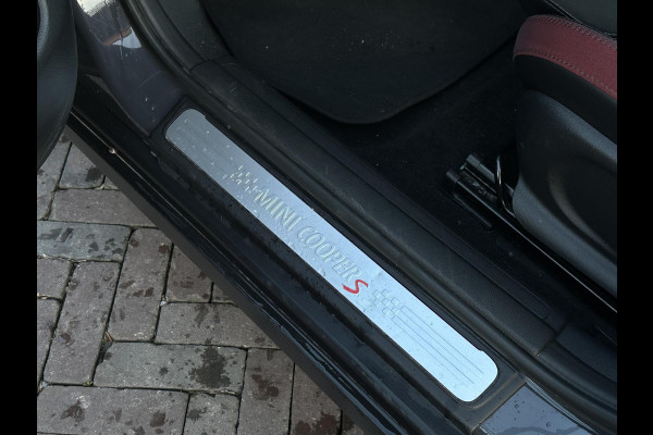 MINI Clubman 2.0 Cooper S Chili Serious Business JCW Panoramadak Harman/Kardon Keyless Cruise Stoelverw. John Cooper Works 18''LM