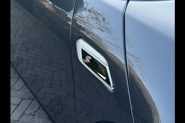 MINI Clubman 2.0 Cooper S Chili Serious Business JCW Panoramadak Harman/Kardon Keyless Cruise Stoelverw. John Cooper Works 18''LM