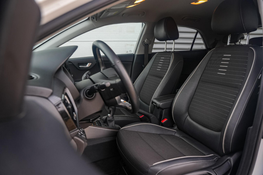 Kia Rio GT line Camera Navigatie Cruise Stuurverw. Stoelverw. Climate Control